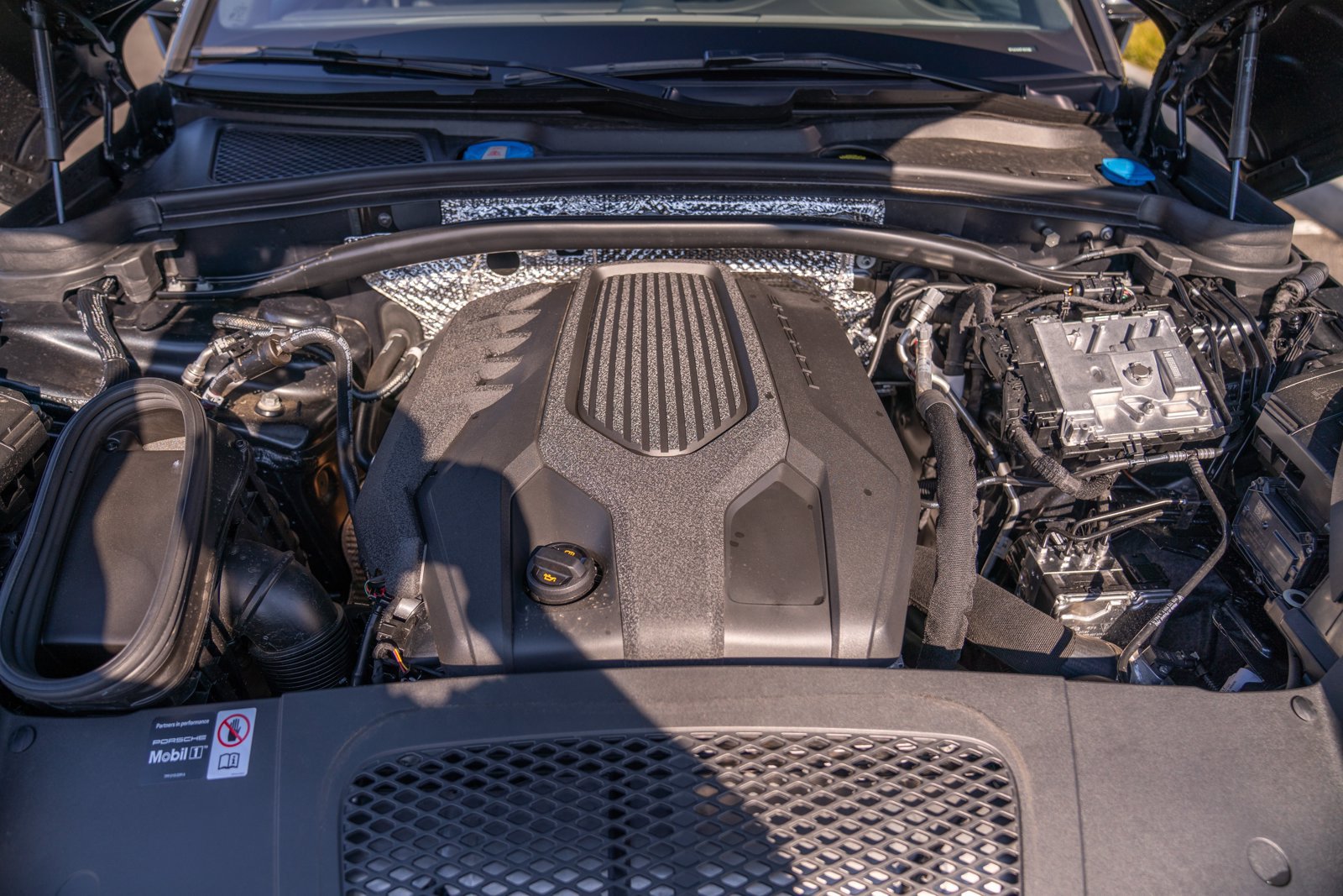 Certified 2026 Porsche Macan AWD/4WD image 28