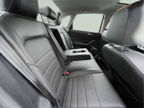 Used 2022 Volkswagen Jetta SE w/ Panoramic Sunroof Package FWD image 18