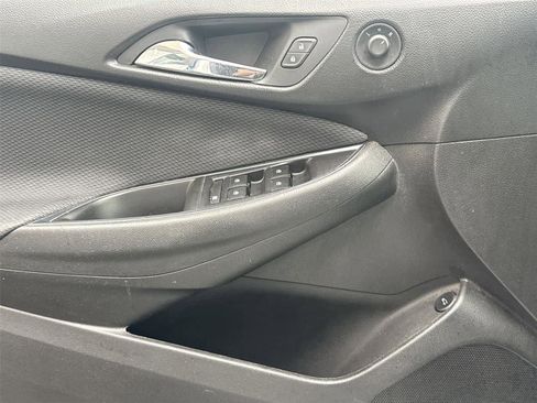 Used 2018 Chevrolet Cruze LS FWD image 21
