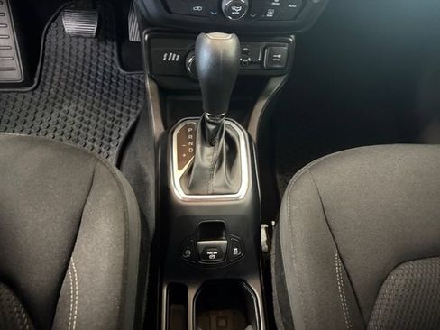 Used 2023 Jeep Renegade Altitude w/ Convenience Group I AWD/4WD image 16
