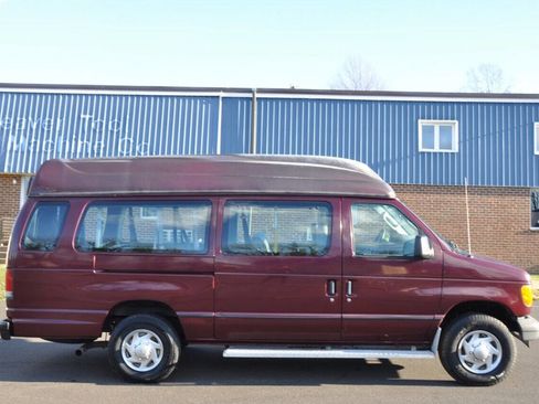 Used 2005 Ford E-350 and Econoline 350 XL image 10