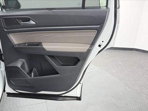Used 2023 Volkswagen Atlas SE w/ Panoramic Sunroof Package FWD image 21