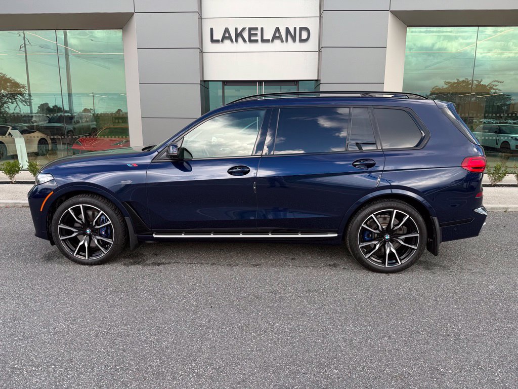 Used 2022 BMW X7 xDrive40i w/ M Sport Package AWD/4WD image 1