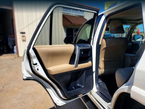 Used 2012 Toyota 4Runner SR5 w/ Premium Pkg AWD/4WD image 20