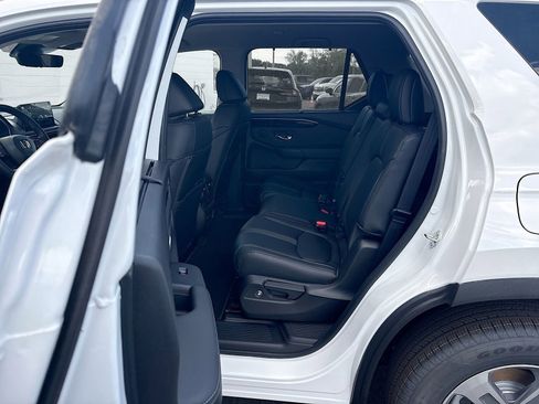 Certified 2025 Honda Pilot EX-L image 18