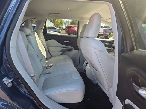 Used 2021 Jeep Cherokee Latitude Lux w/ Comfort/Convenience Group image 20