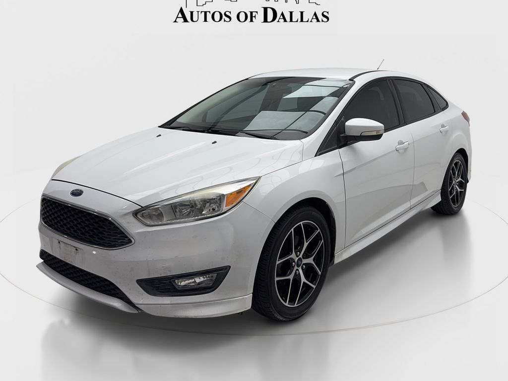 Used 2016 Ford Focus SE w/ SE Sport Package FWD image 4