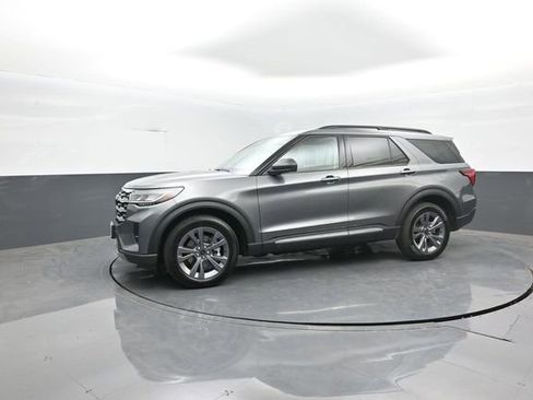 Certified 2025 Ford Explorer Active w/ Active Comfort Package AWD/4WD image 4