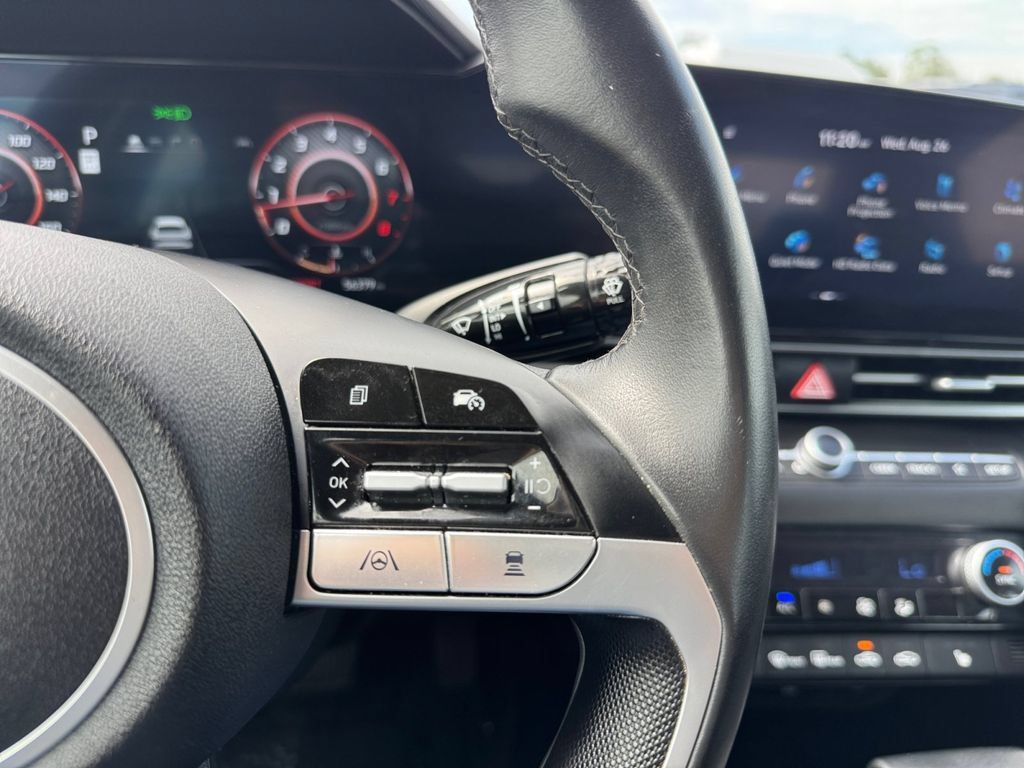 Used 2025 Hyundai Elantra SEL FWD image 39