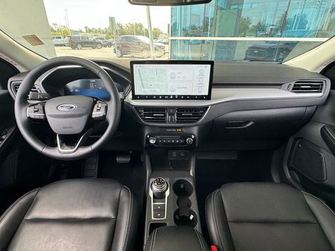 Used 2023 Ford Escape Platinum image 3