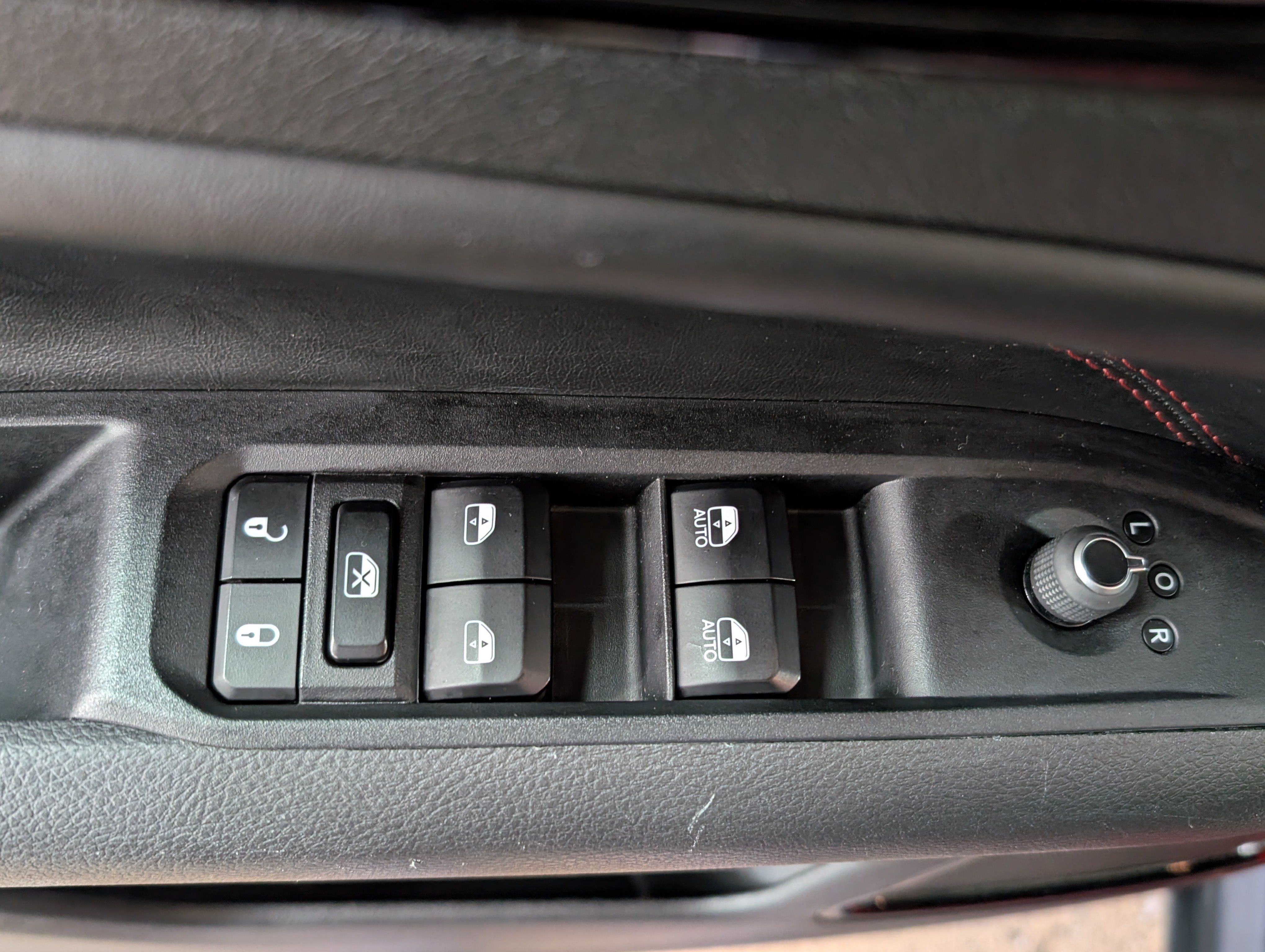 Used 2024 Jeep Compass Trailhawk AWD/4WD image 13