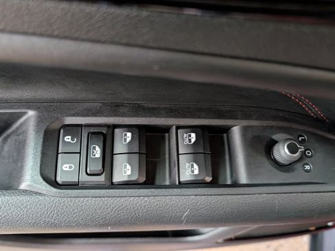 Used 2024 Jeep Compass Trailhawk AWD/4WD image 13