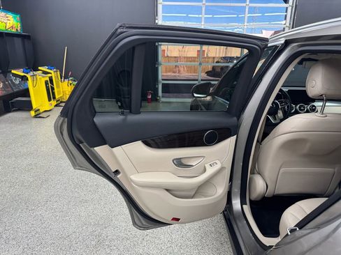 Used 2021 Mercedes-Benz GLC 300 4MATIC image 12