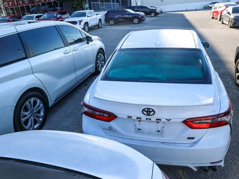 Used 2023 Toyota Camry SE image 9