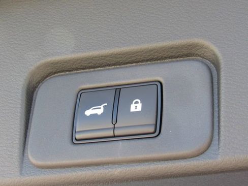 Used 2024 Nissan Rogue SV image 6