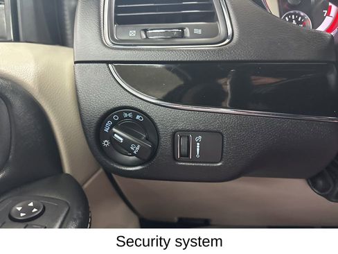 Used 2020 Dodge Grand Caravan SXT image 38