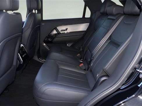 Used 2025 Land Rover Range Rover Sport SE image 13