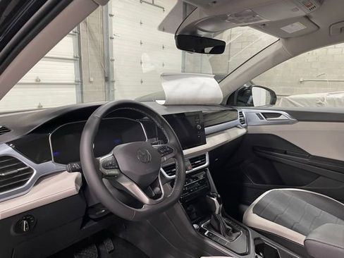 New 2026 Volkswagen Taos SE FWD image 9