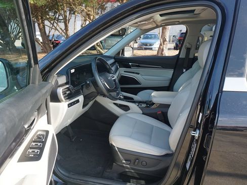 Used 2024 Kia Telluride S w/ S Sunroof Package FWD image 2
