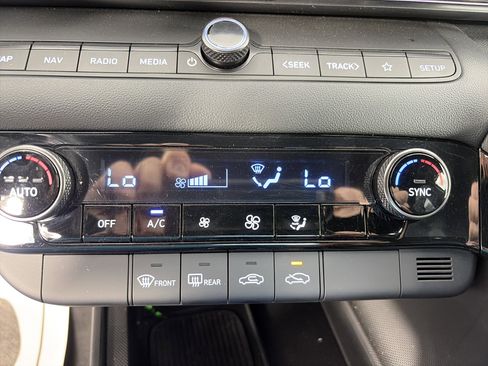 Certified 2025 Hyundai Elantra SEL FWD image 24