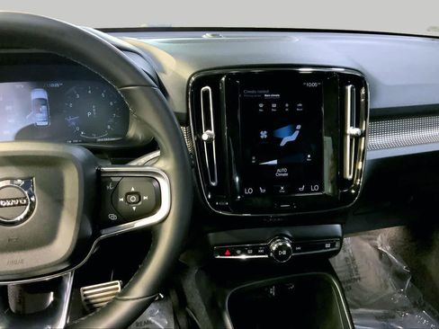Used 2022 Volvo XC40 T5 R-Design w/ Advanced Package AWD/4WD image 7
