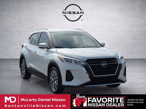 Used 2024 Nissan Kicks SV FWD image 1