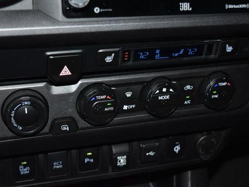 Used 2020 Toyota Tacoma TRD Off-Road image 10