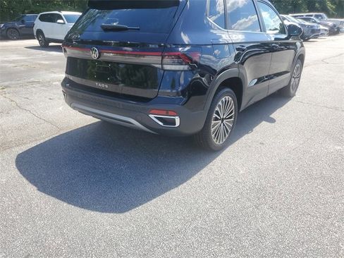 New 2025 Volkswagen Taos SE image 4