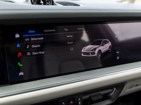 New 2025 Porsche Cayenne Coupe image 31