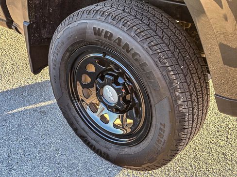 Used 2024 Chevrolet Colorado W/T image 7