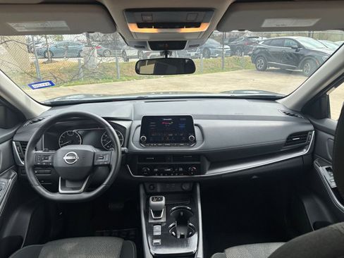 Used 2025 Nissan Rogue SV image 35