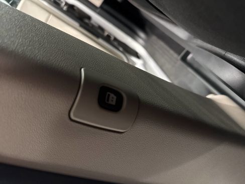 Used 2012 Dodge Grand Caravan SXT w/ UConnect Hands-Free Group image 25