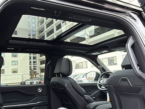 New 2025 Lincoln Navigator L Reserve w/ Jet Appearance Package image 5