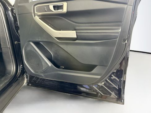 Used 2023 Ford Explorer XLT w/ Equipment Group 202A RWD image 34