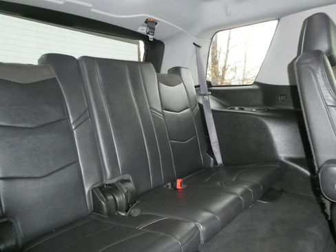 Used 2016 Cadillac Escalade Luxury image 33