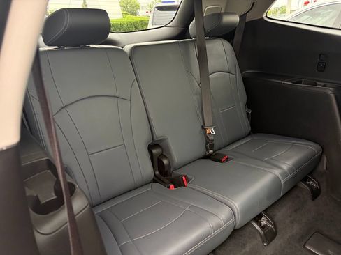 Used 2021 Buick Enclave Essence w/ Sound and Sites Package AWD/4WD image 23