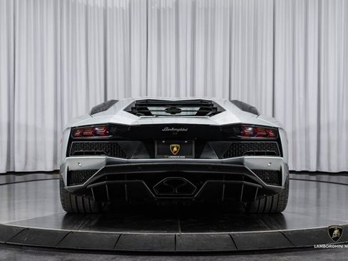 Used 2018 Lamborghini Aventador S image 34