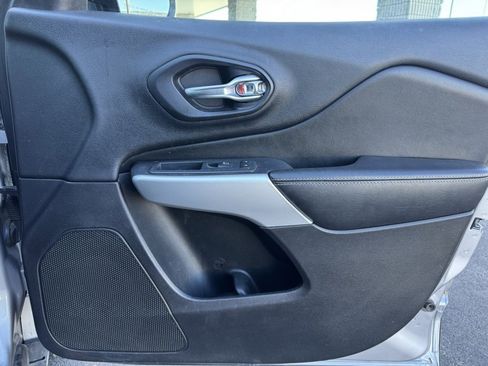 Used 2018 Jeep Cherokee Latitude Plus image 14