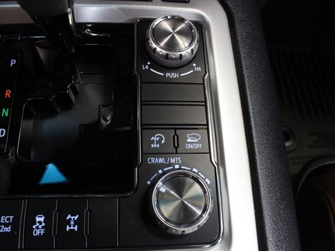 Used 2019 Toyota Land Cruiser w/ Four Season Floor Mat Package image 62