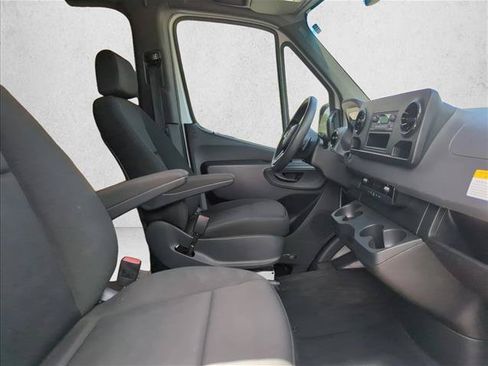 Used 2023 Mercedes-Benz Sprinter 2500 image 23