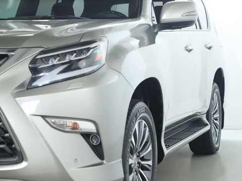 Used 2021 Lexus GX 460 Luxury w/ Accessory Package AWD/4WD image 4