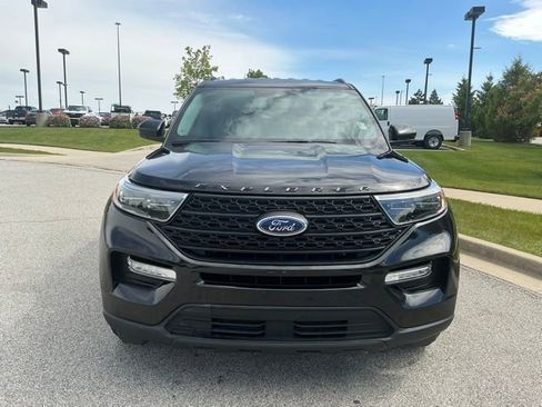 Used 2023 Ford Explorer XLT w/ Equipment Group 202A AWD/4WD image 9