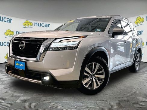 Used 2022 Nissan Pathfinder SL AWD/4WD image 3