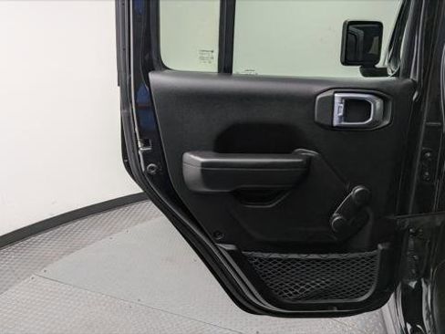 Used 2023 Jeep Wrangler Unlimited Sport image 17
