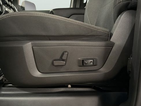 Used 2022 RAM 2500 Big Horn w/ Night Edition AWD/4WD image 15