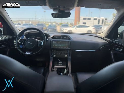 Used 2020 Jaguar F-PACE Prestige AWD/4WD image 29
