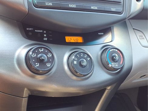 Used 2012 Toyota RAV4 4WD w/ Upgrade Value Pkg image 9