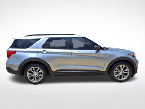 Used 2023 Ford Explorer XLT w/ Equipment Group 202A RWD image 5
