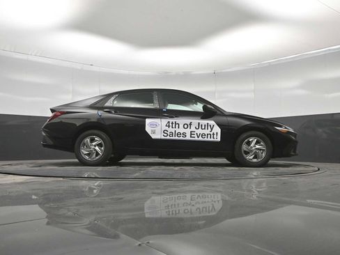 New 2026 Hyundai Elantra SE FWD image 39