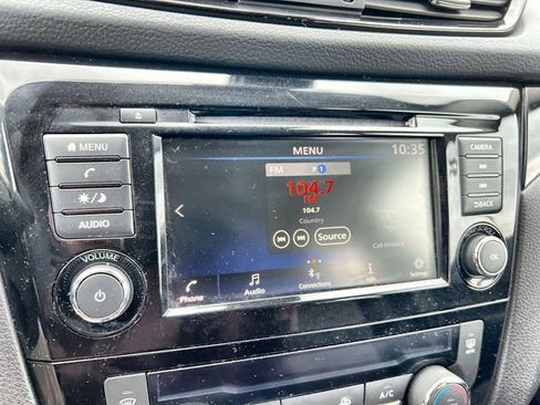 Used 2020 Nissan Rogue Sport SV image 11